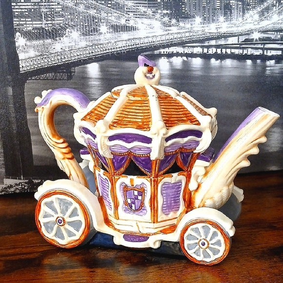 CINDERELLA'S  CARRIAGE COLLECTORS TEAPOT Purple and Orange 1 PC - Picture 1 of 9